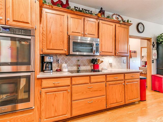 5401 Castle Ridge Drive, Mustang, OK 73064