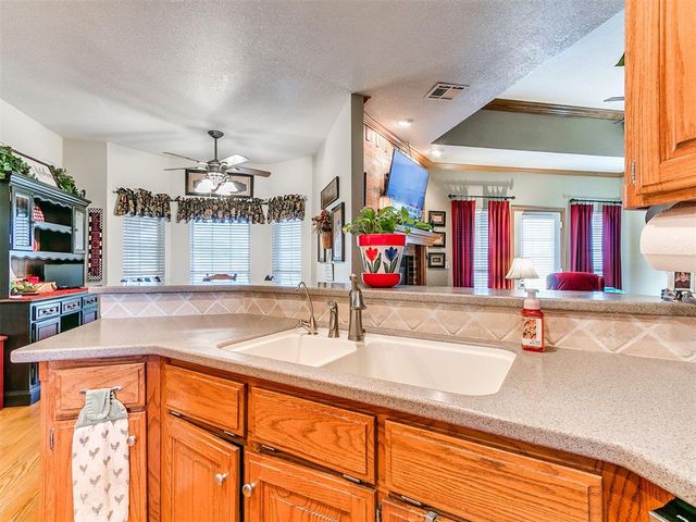 5401 Castle Ridge Drive, Mustang, OK 73064