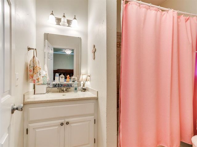 5401 Castle Ridge Drive, Mustang, OK 73064