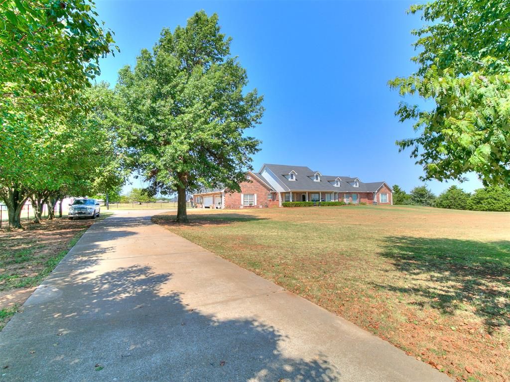5401 Castle Ridge Drive, Mustang, OK 73064