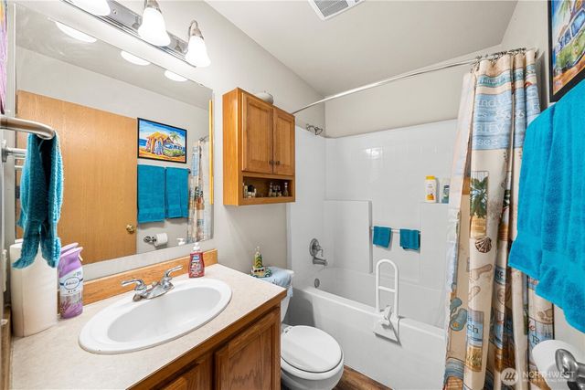 5339 S Island Drive E, Bonney Lake, WA 98391