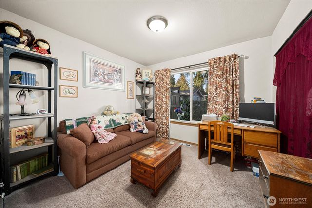 5339 S Island Drive E, Bonney Lake, WA 98391