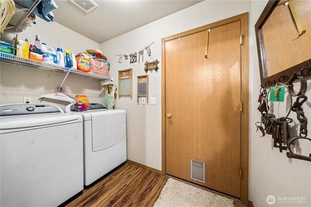 5339 S Island Drive E, Bonney Lake, WA 98391