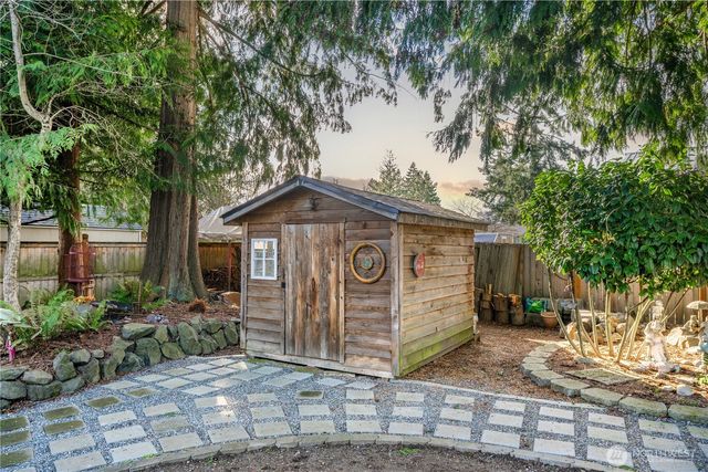 5339 S Island Drive E, Bonney Lake, WA 98391