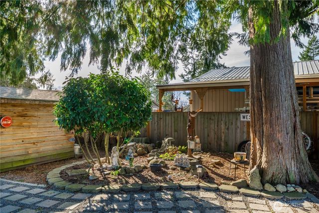 5339 S Island Drive E, Bonney Lake, WA 98391