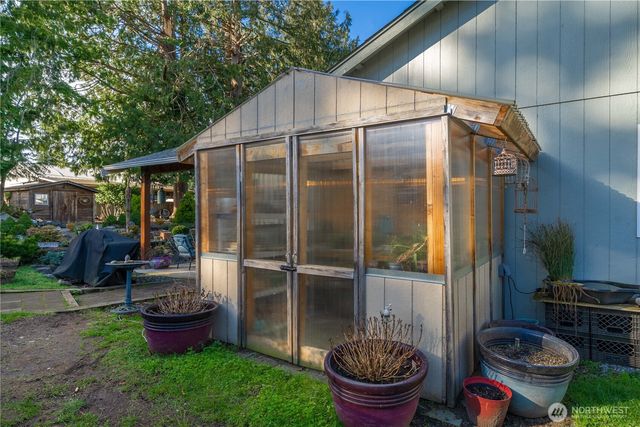 5339 S Island Drive E, Bonney Lake, WA 98391