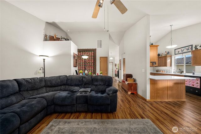 5339 S Island Drive E, Bonney Lake, WA 98391