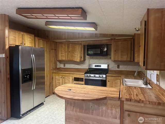 2915 217th St, Ocean Park, WA 98640