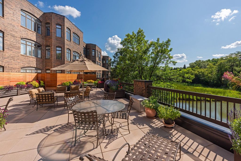 5555 Dewey Hill Road 202, Edina, MN 55439 — photo 3