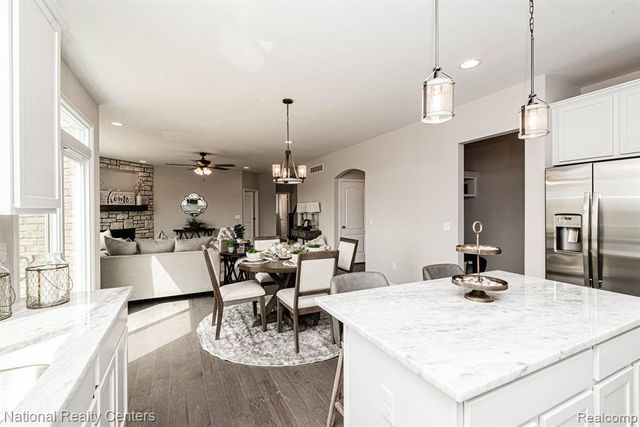 53212 Woodland Meadows, Chesterfield, MI 48047