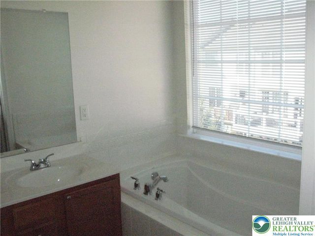 8531 Putnam Court, Upper Macungie Twp, PA 18031