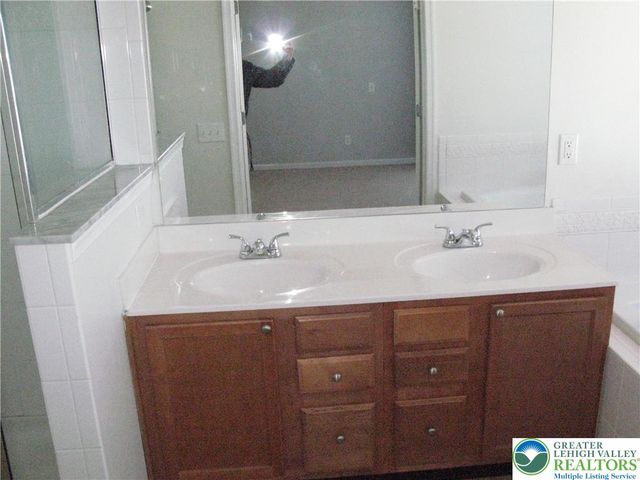 8531 Putnam Court, Upper Macungie Twp, PA 18031