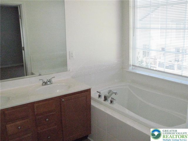 8531 Putnam Court, Upper Macungie Twp, PA 18031