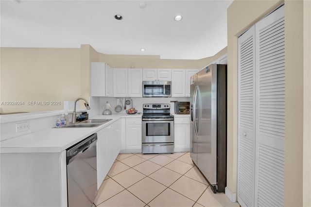 885 Tanglewood Cir, Weston, FL 33327