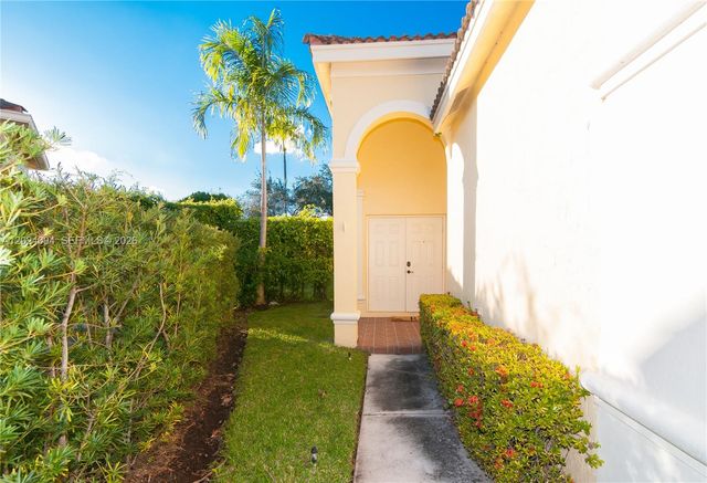 885 Tanglewood Cir, Weston, FL 33327