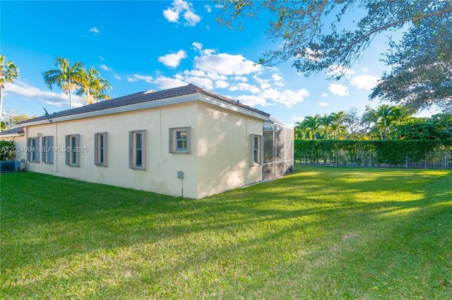 885 Tanglewood Cir, Weston, FL 33327