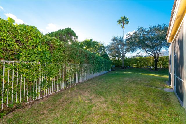 885 Tanglewood Cir, Weston, FL 33327