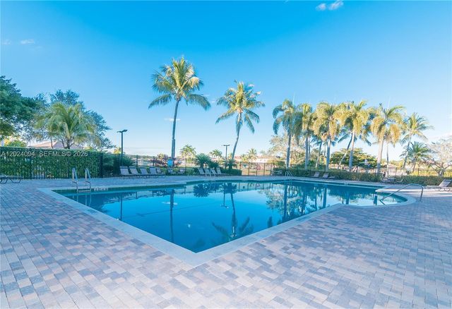 885 Tanglewood Cir, Weston, FL 33327