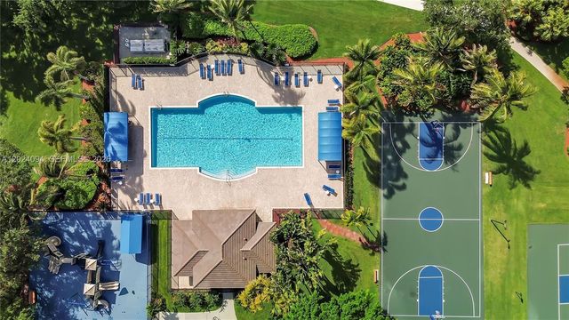 885 Tanglewood Cir, Weston, FL 33327