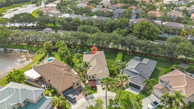 885 Tanglewood Cir, Weston, FL 33327