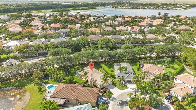 885 Tanglewood Cir, Weston, FL 33327