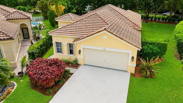 885 Tanglewood Cir, Weston, FL 33327