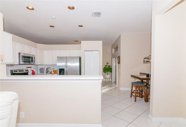 885 Tanglewood Cir, Weston, FL 33327