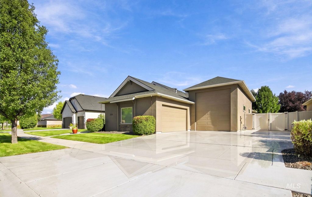 2598 E Granadillo Dr, Meridian, ID 83646 photo 4