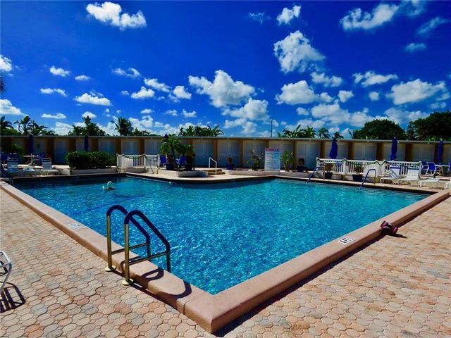 2151 NE 68th Street 227, Fort Lauderdale, FL 33308
