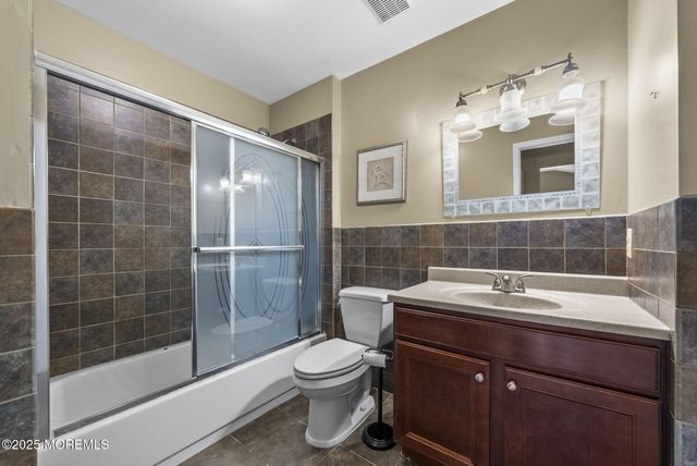 63 Atrium Way, 6-3, Manalapan, NJ 07726