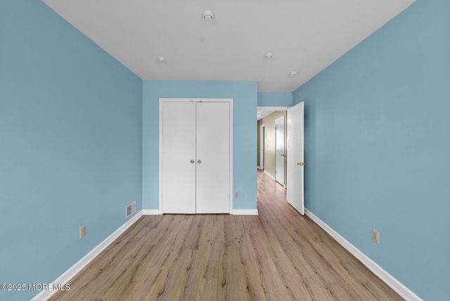 63 Atrium Way, 6-3, Manalapan, NJ 07726