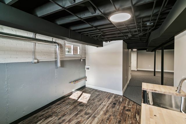 7021 W 64th Street, Chicago, IL 60638