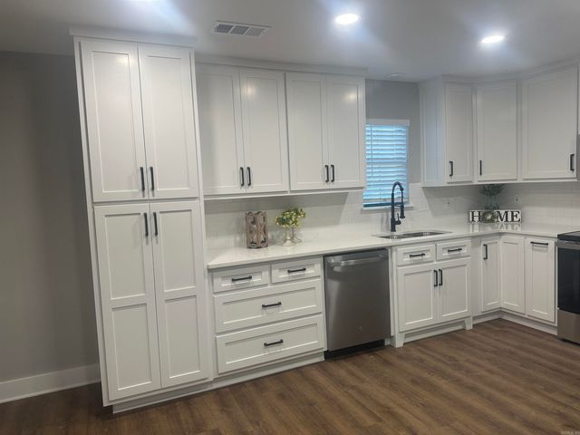 21 Crestwood Drive, Cabot, AR 72023