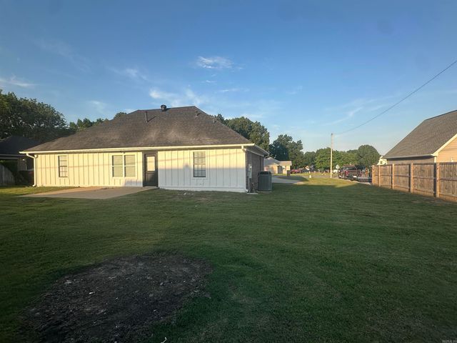 21 Crestwood Drive, Cabot, AR 72023