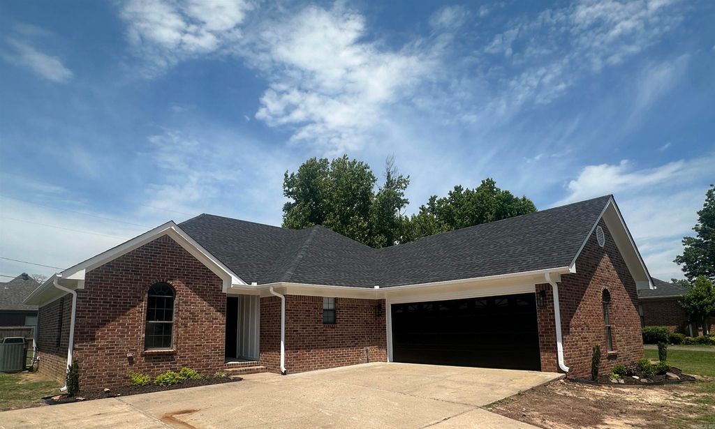 21 Crestwood Drive, Cabot, AR 72023