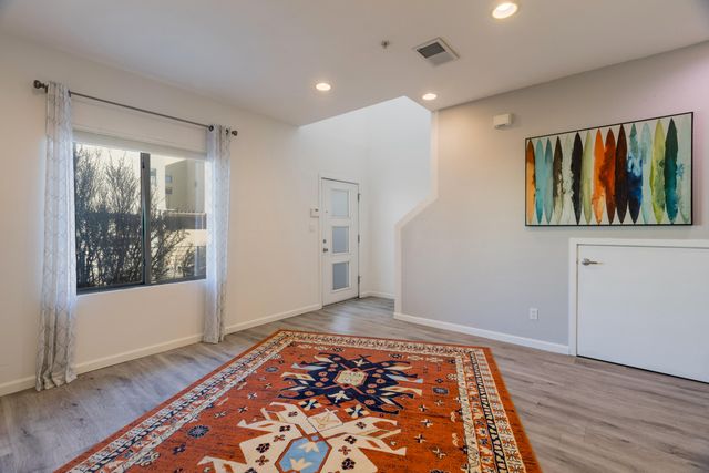 201 Aliso Drive SE APT 9, Albuquerque, NM 87108