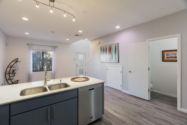 201 Aliso Drive SE APT 9, Albuquerque, NM 87108