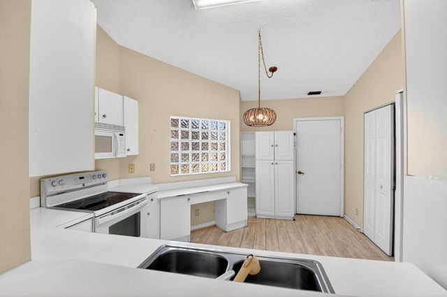 6143 Floral Lakes Drive, Delray Beach, FL 33484