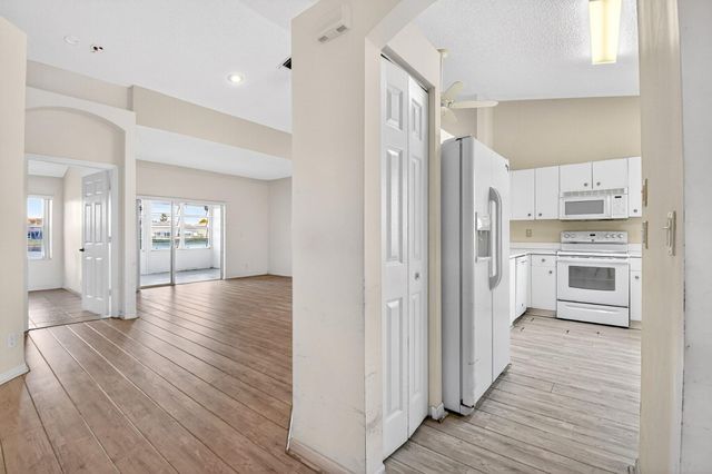 6143 Floral Lakes Drive, Delray Beach, FL 33484