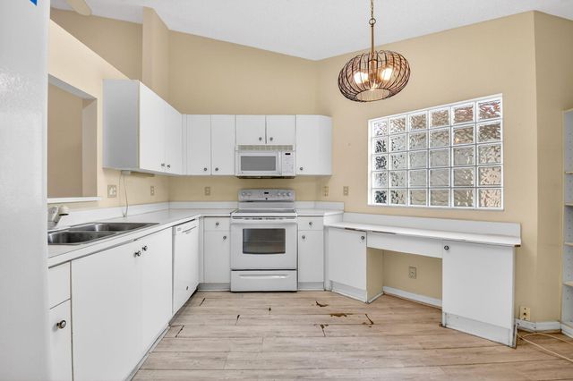 6143 Floral Lakes Drive, Delray Beach, FL 33484