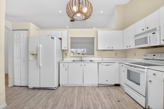 6143 Floral Lakes Drive, Delray Beach, FL 33484