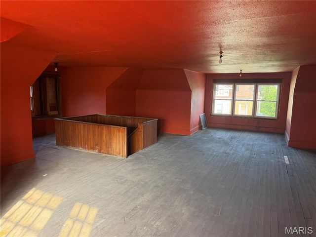 570 Washington Place, East St Louis, IL 62205