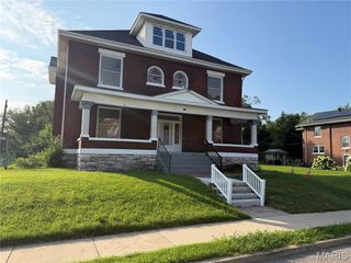 570 Washington Place, East St Louis, IL 62205