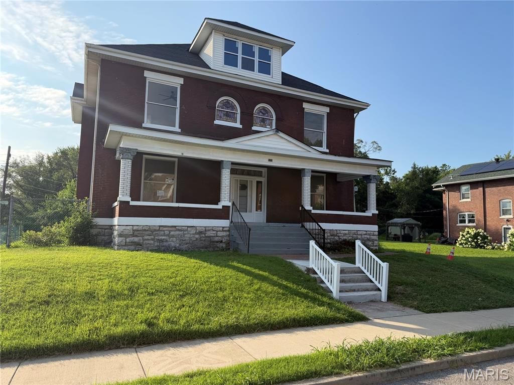 570 Washington Place, East St Louis, IL 62205