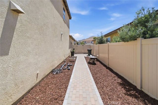 1198 Venice, Mentone, CA 92359