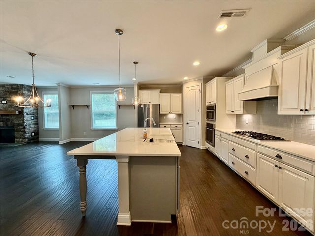 10728 Vanguard Parkway, Huntersville, NC 28078