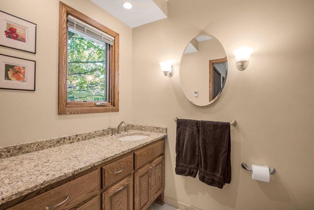 2925 Kyle Avenue N, Golden Valley, MN 55422