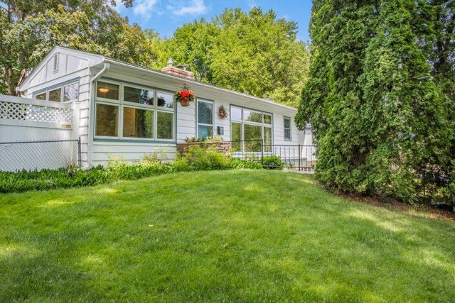 2925 Kyle Avenue N, Golden Valley, MN 55422