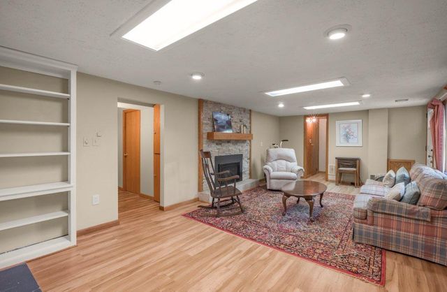 2925 Kyle Avenue N, Golden Valley, MN 55422