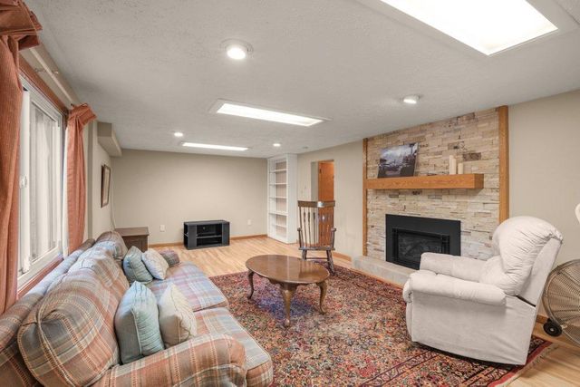 2925 Kyle Avenue N, Golden Valley, MN 55422
